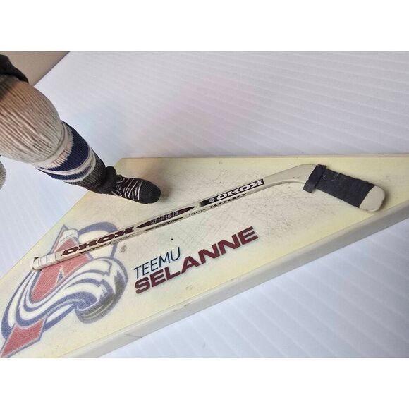 Colorado Avalanche Teemu Selane Figure - Picture 3 of 5